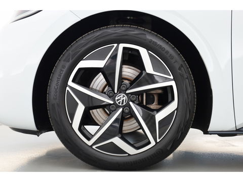 Volkswagen ID.3 First Plus 58 kWh | Navi | IQ. Light | Stoel- Stuurverw. | Adapt. Cruise | Camera