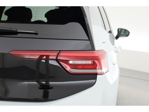 Volkswagen ID.3 First Plus 58 kWh | Navi | IQ. Light | Stoel- Stuurverw. | Adapt. Cruise | Camera