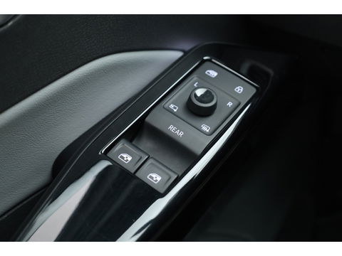 Volkswagen ID.3 First Plus 58 kWh | Navi | IQ. Light | Stoel- Stuurverw. | Adapt. Cruise | Camera