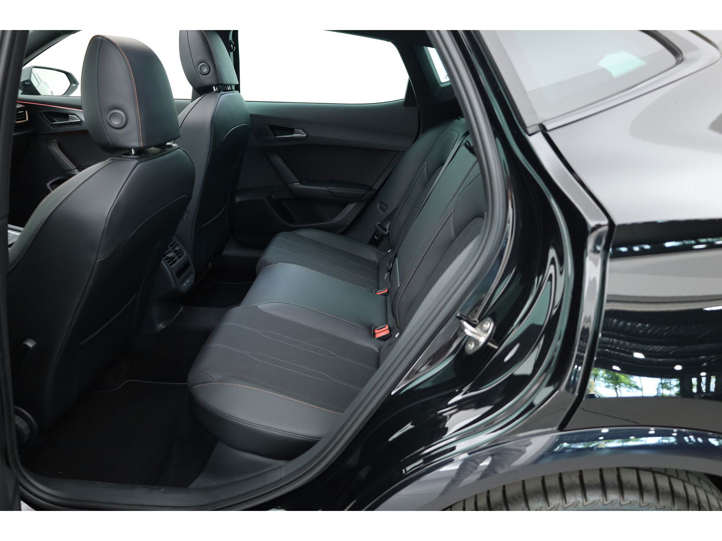 CUPRA Formentor 1.5 TSI e-Hybrid ''Nieuw model'' | Pano | 360cam | Travel Assist | Keyless | Navi | Stuurverw.