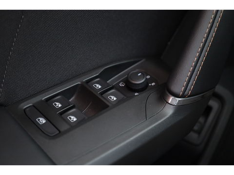 CUPRA Formentor 1.5 TSI e-Hybrid ''Nieuw model'' | Pano | 360cam | Travel Assist | Keyless | Navi | Stuurverw.