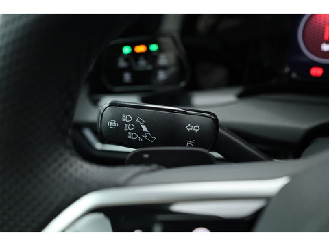 Volkswagen Golf 2.0 TSI GTI | Pano | Camera | Stoel-Stuurverw. | IQ. Light | Apple CarPlay |