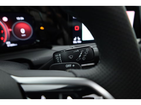 Volkswagen Golf 2.0 TSI GTI | Pano | Camera | Stoel-Stuurverw. | IQ. Light | Apple CarPlay |