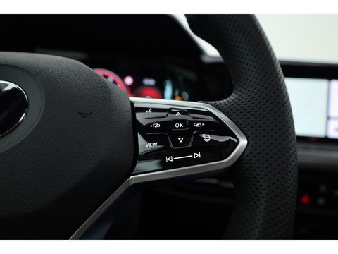 Volkswagen Golf 2.0 TSI GTI | Pano | Camera | Stoel-Stuurverw. | IQ. Light | Apple CarPlay |