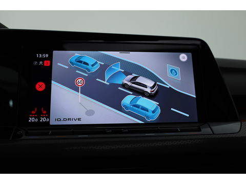 Volkswagen Golf 2.0 TSI GTI | Pano | Camera | Stoel-Stuurverw. | IQ. Light | Apple CarPlay |