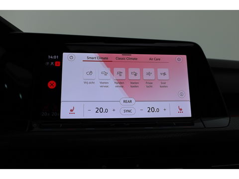 Volkswagen Golf 2.0 TSI GTI | Pano | Camera | Stoel-Stuurverw. | IQ. Light | Apple CarPlay |