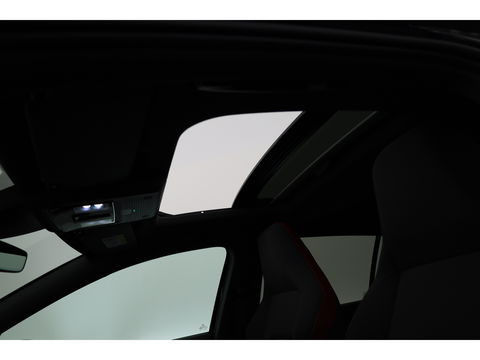 Volkswagen Golf 2.0 TSI GTI | Pano | Camera | Stoel-Stuurverw. | IQ. Light | Apple CarPlay |