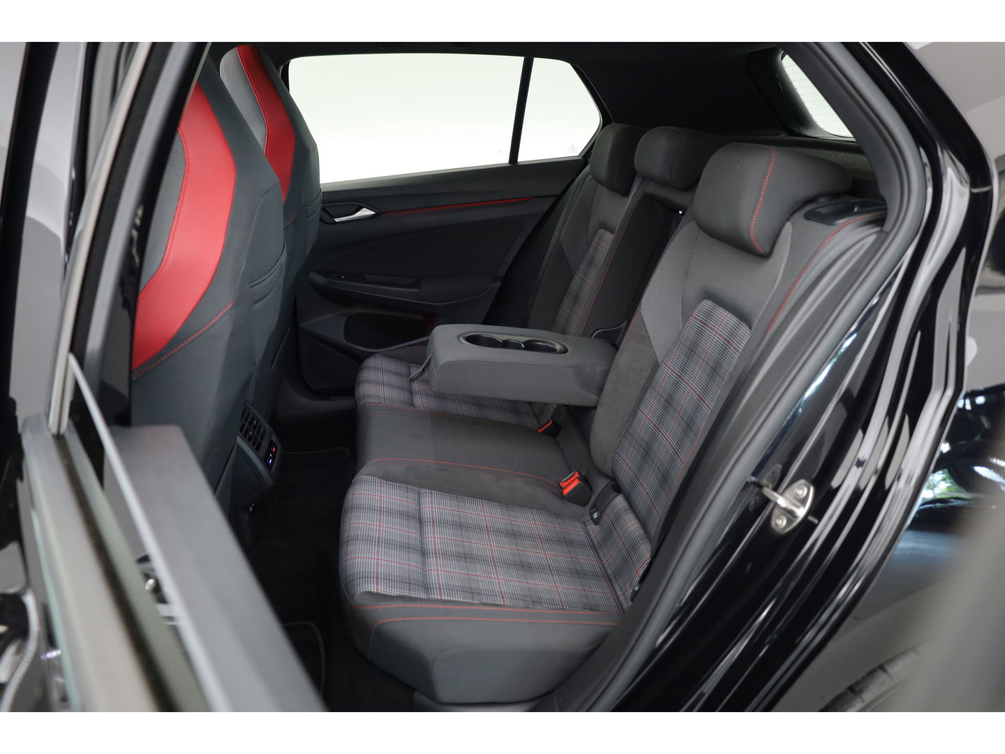 Volkswagen Golf 2.0 TSI GTI | Pano | Camera | Stoel-Stuurverw. | IQ. Light | Apple CarPlay |