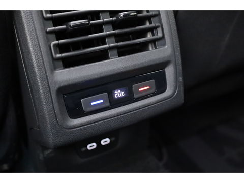 Volkswagen Golf 2.0 TSI GTI | Pano | Camera | Stoel-Stuurverw. | IQ. Light | Apple CarPlay |