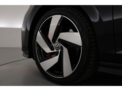Volkswagen Golf 2.0 TSI GTI | Pano | Camera | Stoel-Stuurverw. | IQ. Light | Apple CarPlay |