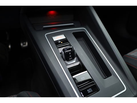 Volkswagen Golf 2.0 TSI GTI | Pano | Camera | Stoel-Stuurverw. | IQ. Light | Apple CarPlay |