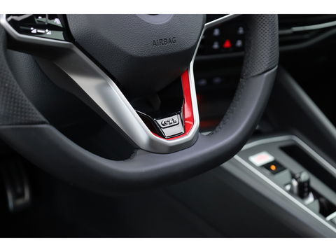 Volkswagen Golf 2.0 TSI GTI | Pano | Camera | Stoel-Stuurverw. | IQ. Light | Apple CarPlay |