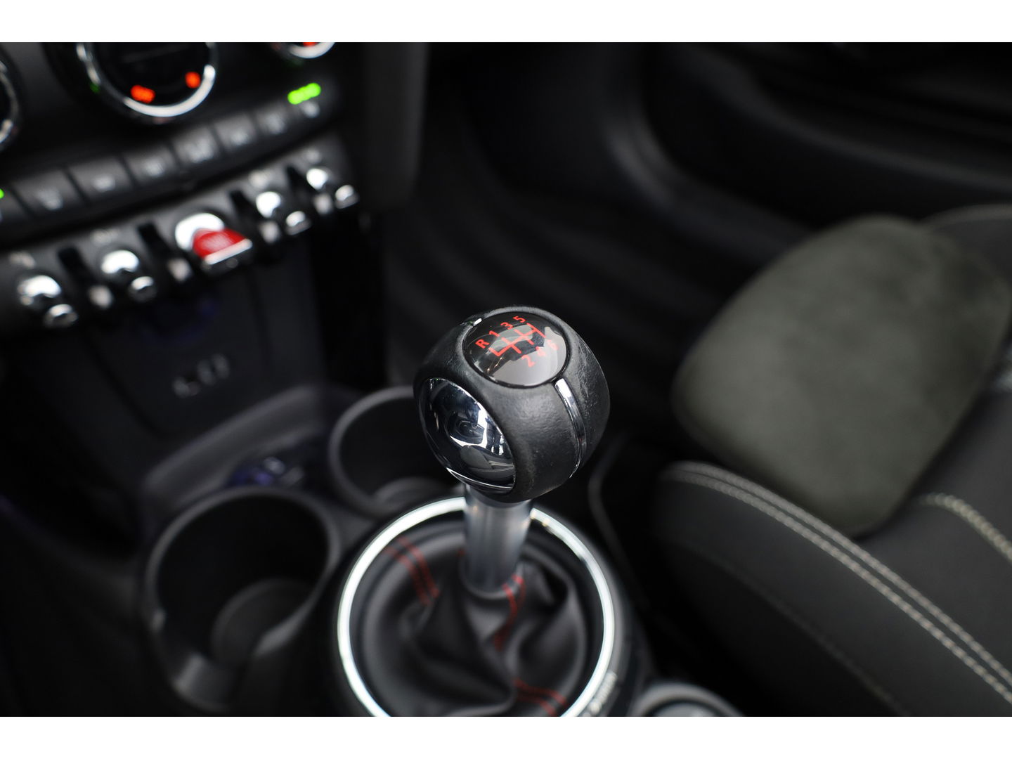 MINI Cabrio 2.0 John Cooper Works Chili | HUD | Cruise | H&K | Stoelverw. | PDC V+A