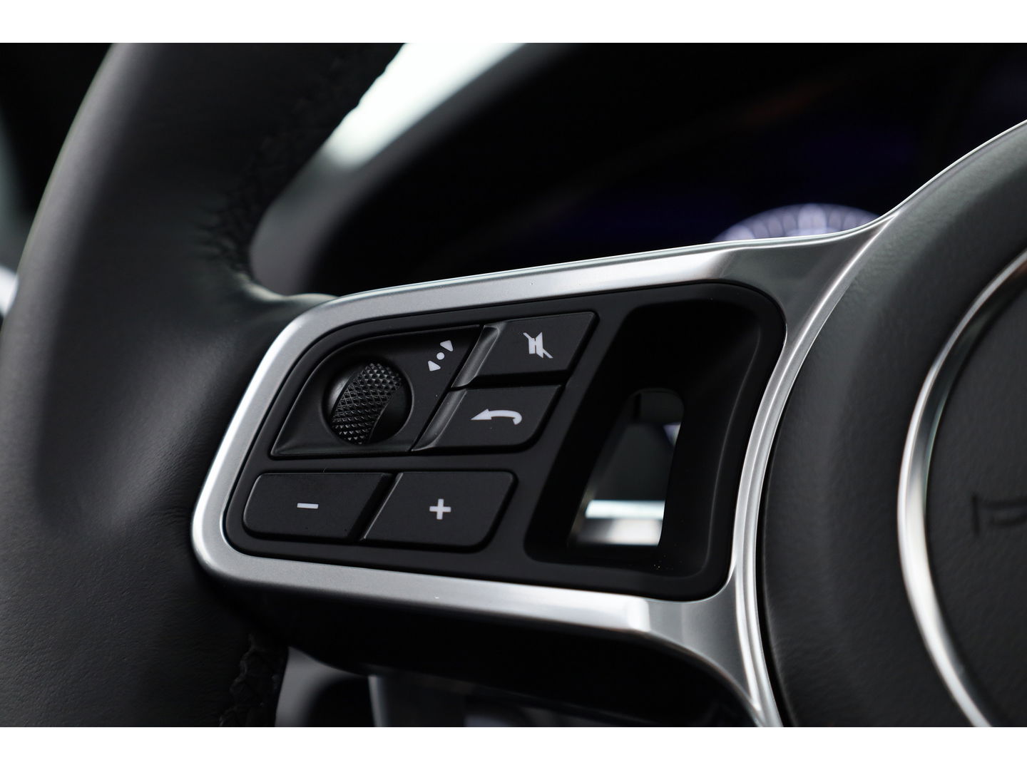 Porsche Cayenne 3.0 E-Hybrid Platinum Edition | Pano | Sport chrono | 22'' | Luchtvering | Bose Audio | Adapt. Cruise