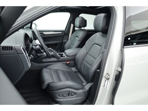 Porsche Cayenne 3.0 E-Hybrid Platinum Edition | Pano | Sport chrono | 22'' | Luchtvering | Bose Audio | Adapt. Cruise