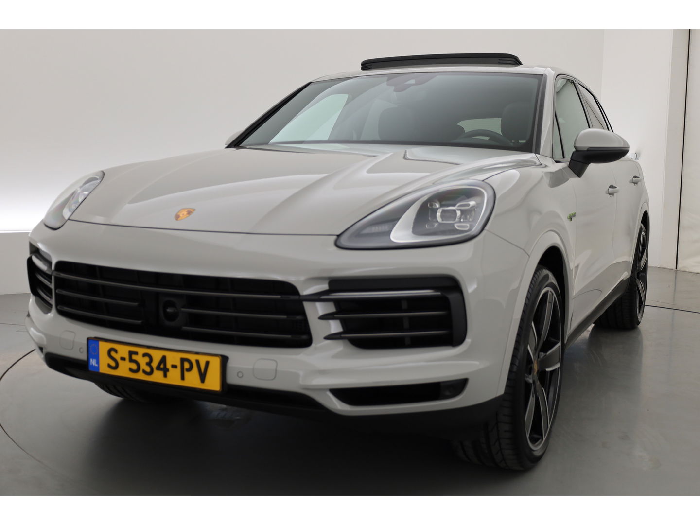 Porsche Cayenne 3.0 E-Hybrid Platinum Edition | Pano | Sport chrono | 22'' | Luchtvering | Bose Audio | Adapt. Cruise