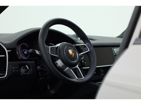 Porsche Cayenne 3.0 E-Hybrid Platinum Edition | Pano | Sport chrono | 22'' | Luchtvering | Bose Audio | Adapt. Cruise