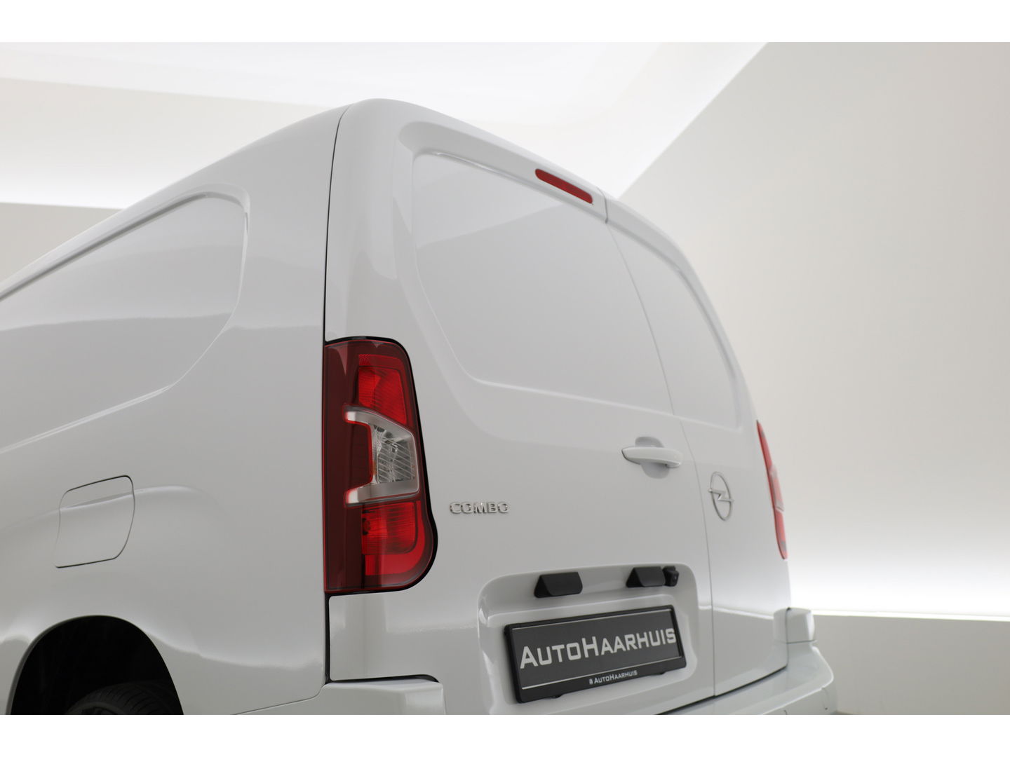 Opel Combo 1.5 BlueHDi 130pk | L2/XXL | Automaat | Nieuw model | Airco | 10" MultiMedia | Apple Carplay | Camera