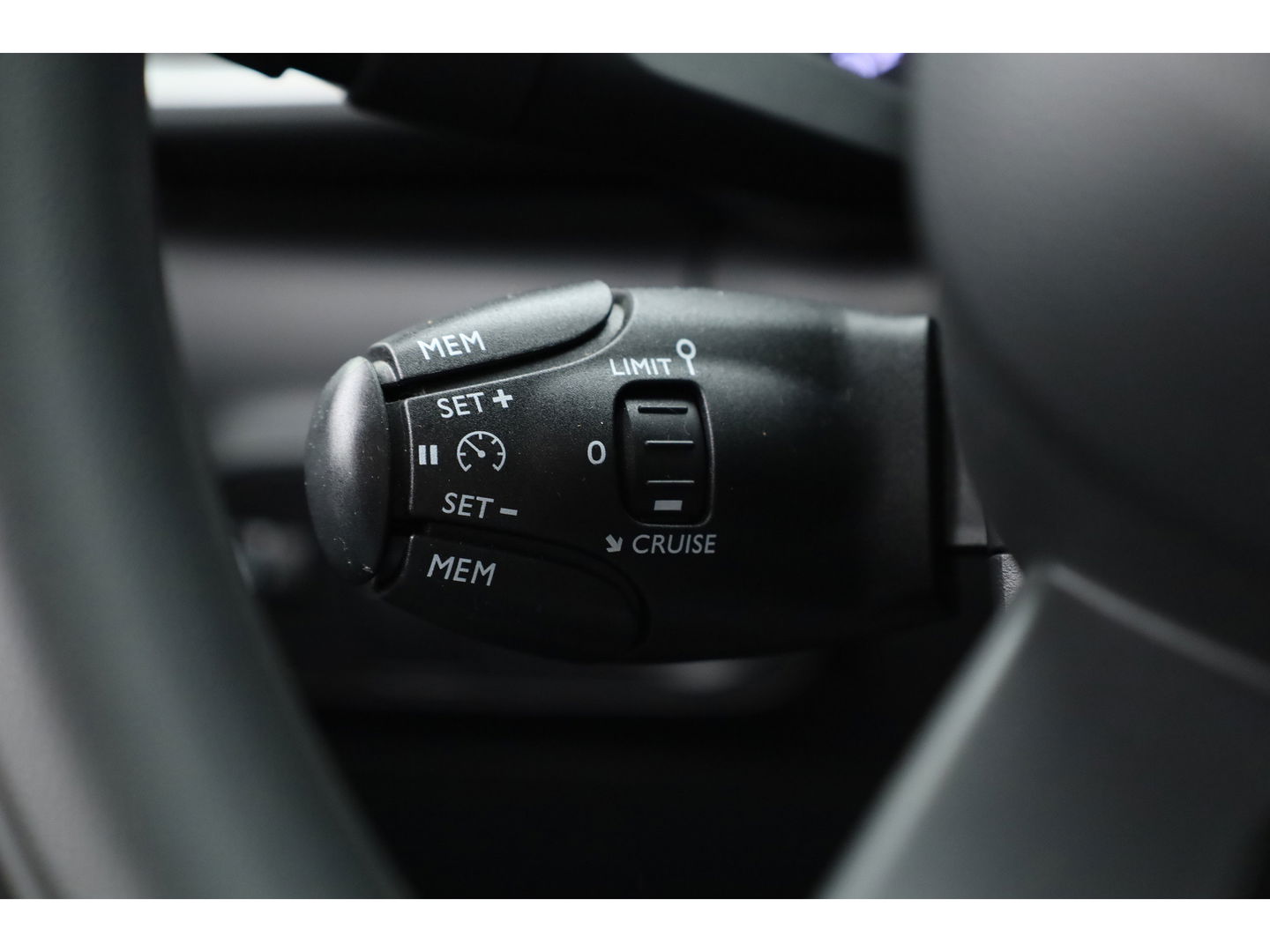 Citroën C3 1.2 PureTech C-Series | Navi by App | Stoelverw | LED | Clima
