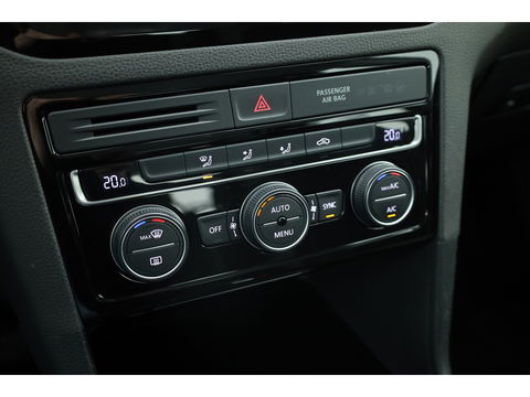 Volkswagen Golf Sportsvan 1.2 TSI Highline DSG | Camera | All Seasons | Trekhaak | Clima | PDC