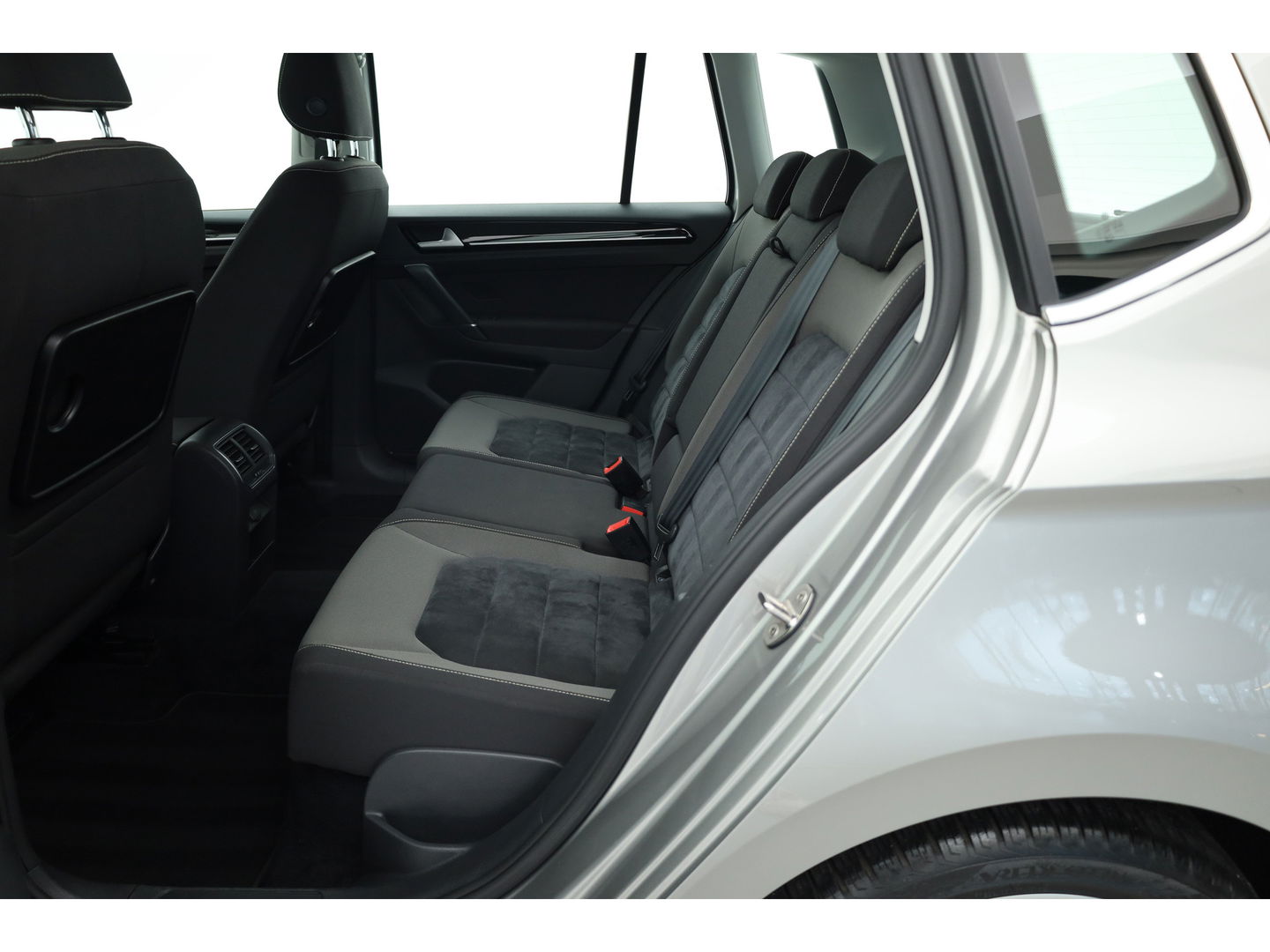 Volkswagen Golf Sportsvan 1.2 TSI Highline DSG | Camera | All Seasons | Trekhaak | Clima | PDC