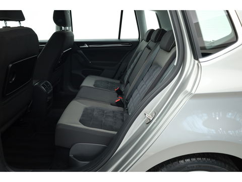 Volkswagen Golf Sportsvan 1.2 TSI Highline DSG | Camera | All Seasons | Trekhaak | Clima | PDC