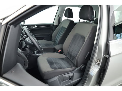 Volkswagen Golf Sportsvan 1.2 TSI Highline DSG | Camera | All Seasons | Trekhaak | Clima | PDC