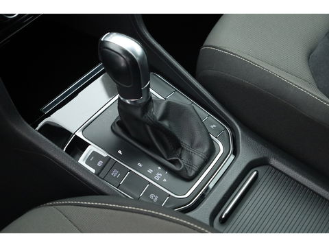 Volkswagen Golf Sportsvan 1.2 TSI Highline DSG | Camera | All Seasons | Trekhaak | Clima | PDC