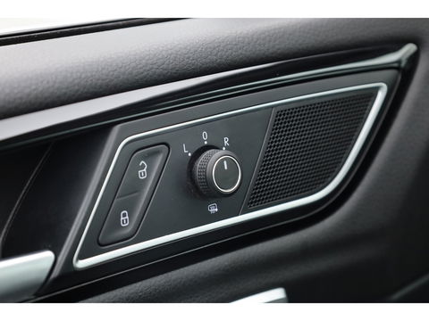Volkswagen Golf Sportsvan 1.2 TSI Highline DSG | Camera | All Seasons | Trekhaak | Clima | PDC