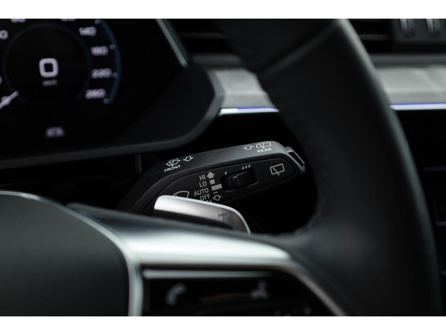 Audi e-tron 55 quattro Advanced edition 95 kWh | Pano | HUD | Soft Close | Luchtvering | Adapt. Cruise | 360cam