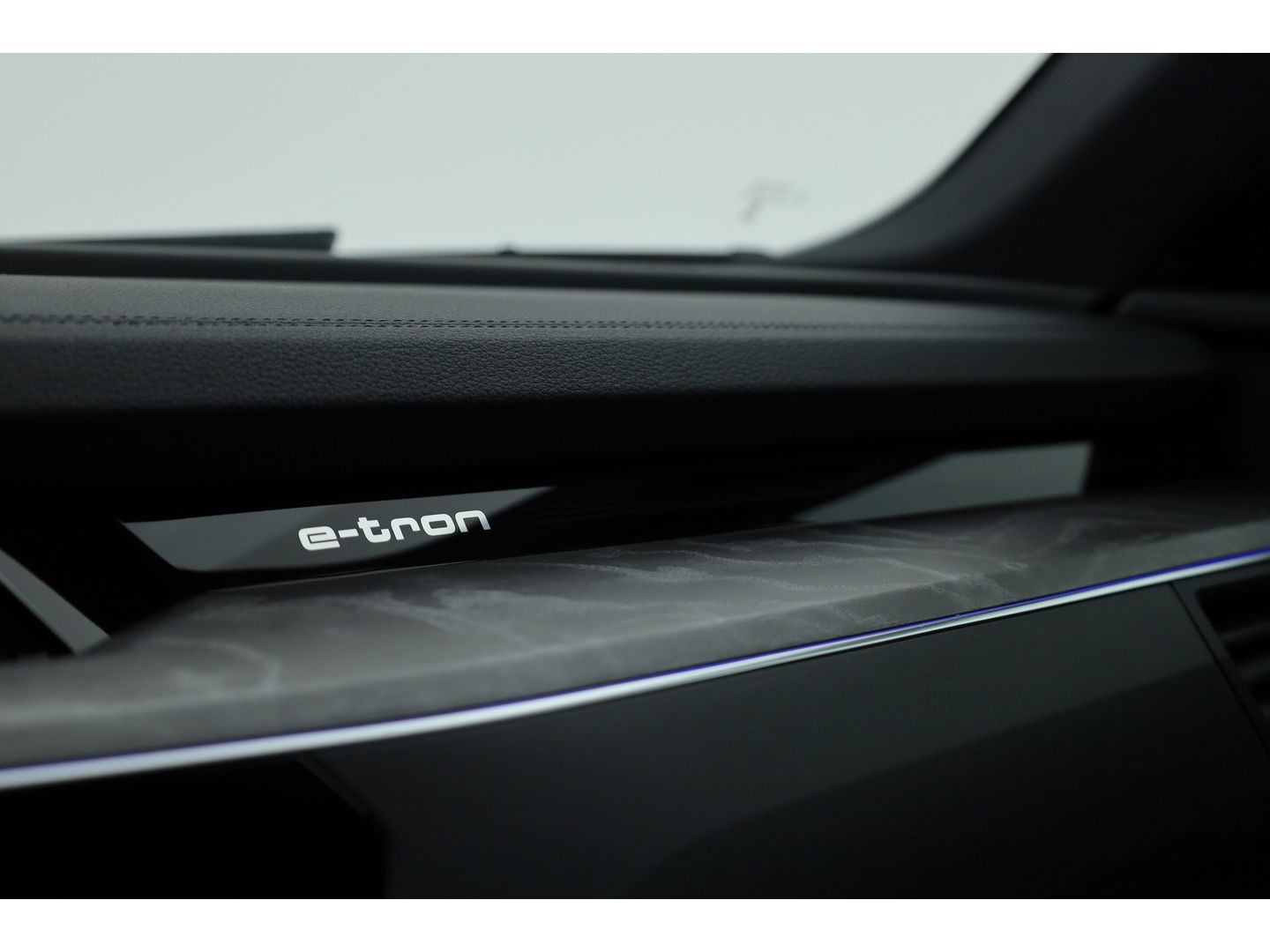 Audi e-tron 55 quattro Advanced edition 95 kWh | Pano | HUD | Soft Close | Luchtvering | Adapt. Cruise | 360cam