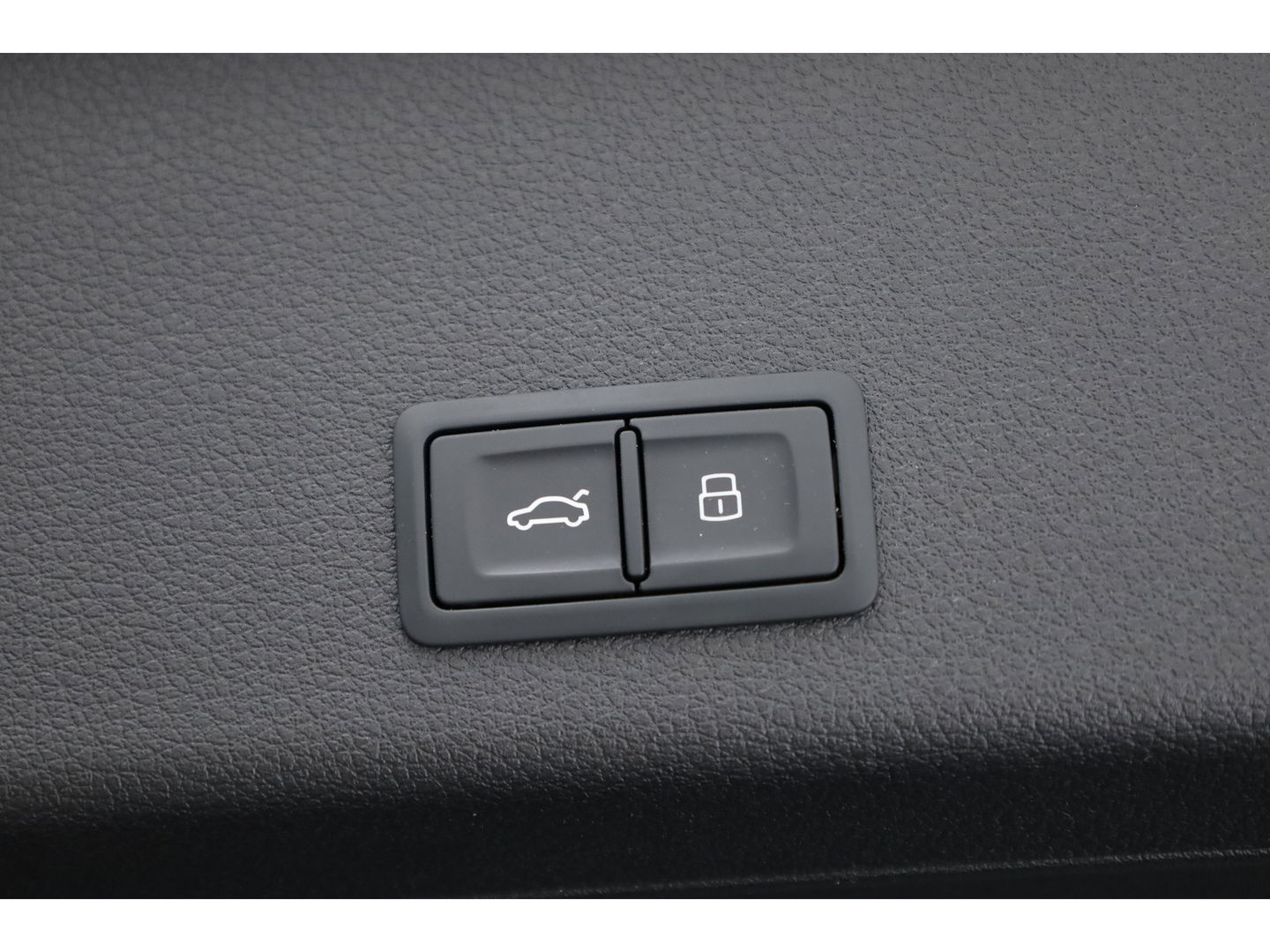 Audi e-tron 55 quattro Advanced edition 95 kWh | Pano | HUD | Soft Close | Luchtvering | Adapt. Cruise | 360cam