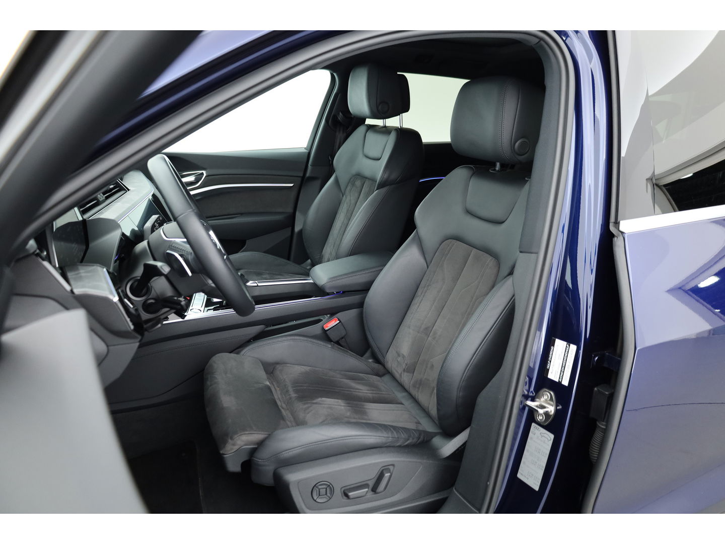 Audi e-tron 55 quattro Advanced edition 95 kWh | Pano | HUD | Soft Close | Luchtvering | Adapt. Cruise | 360cam