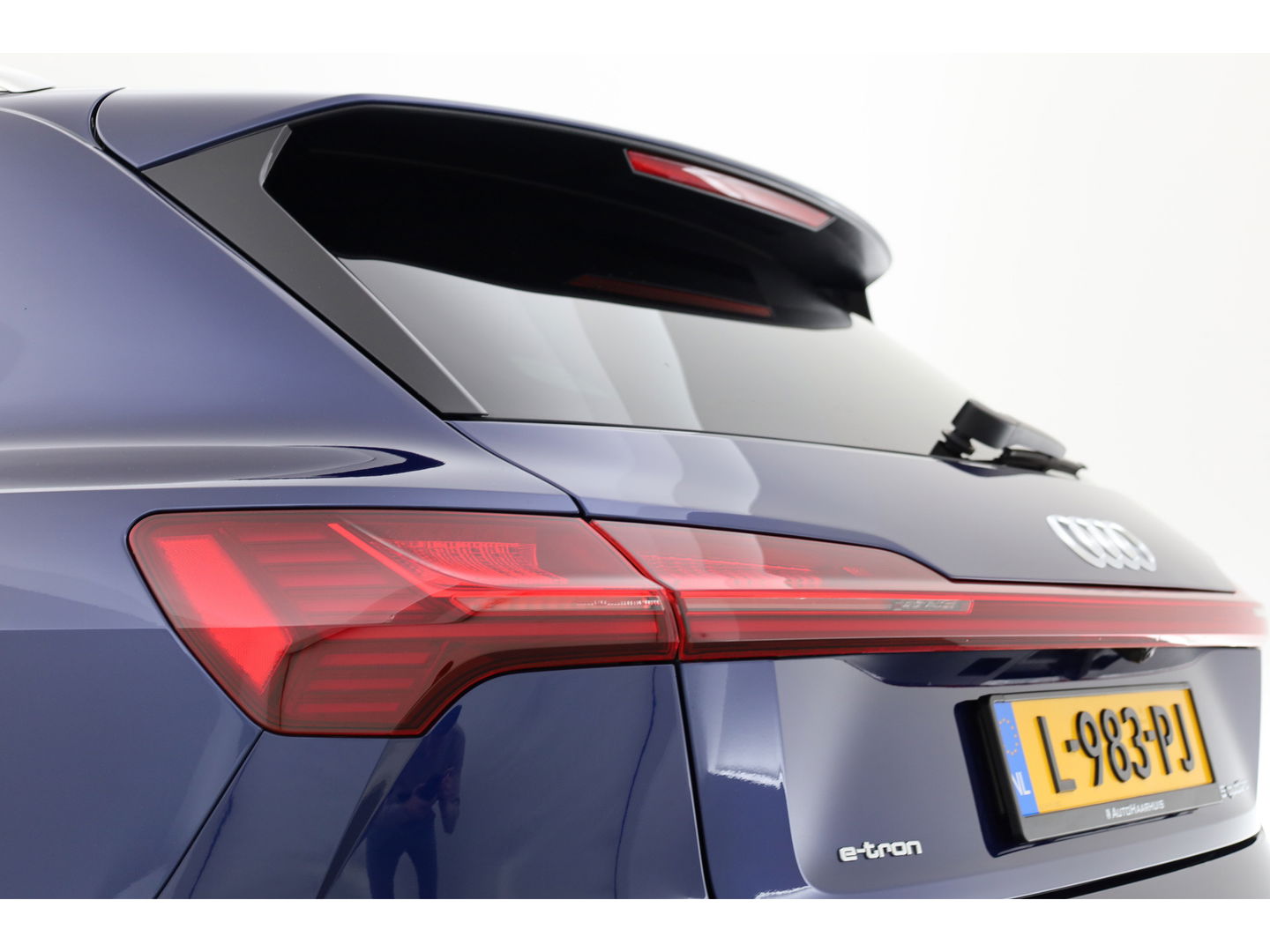 Audi e-tron 55 quattro Advanced edition 95 kWh | Pano | HUD | Soft Close | Luchtvering | Adapt. Cruise | 360cam