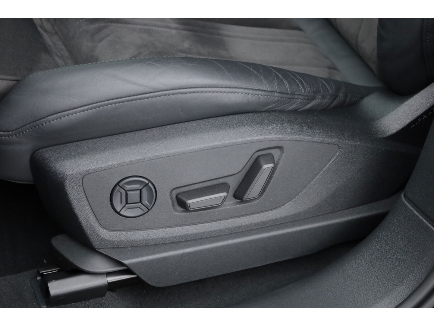 Audi e-tron 55 quattro Advanced edition 95 kWh | Pano | HUD | Soft Close | Luchtvering | Adapt. Cruise | 360cam