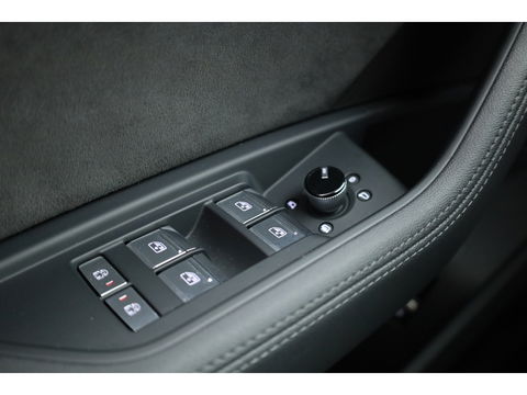 Audi e-tron 55 quattro Advanced edition 95 kWh | Pano | HUD | Soft Close | Luchtvering | Adapt. Cruise | 360cam