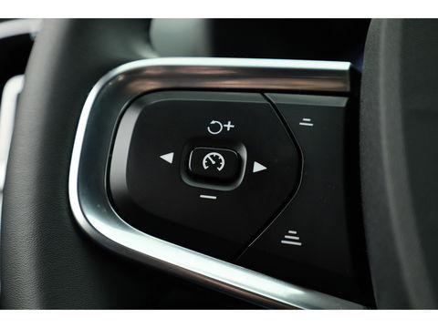 Volvo XC40 T4 Recharge Plus Bright | Navi | Elek. Trekhaak | Pilot Assist | Camera | Stoel- Stuurverw.