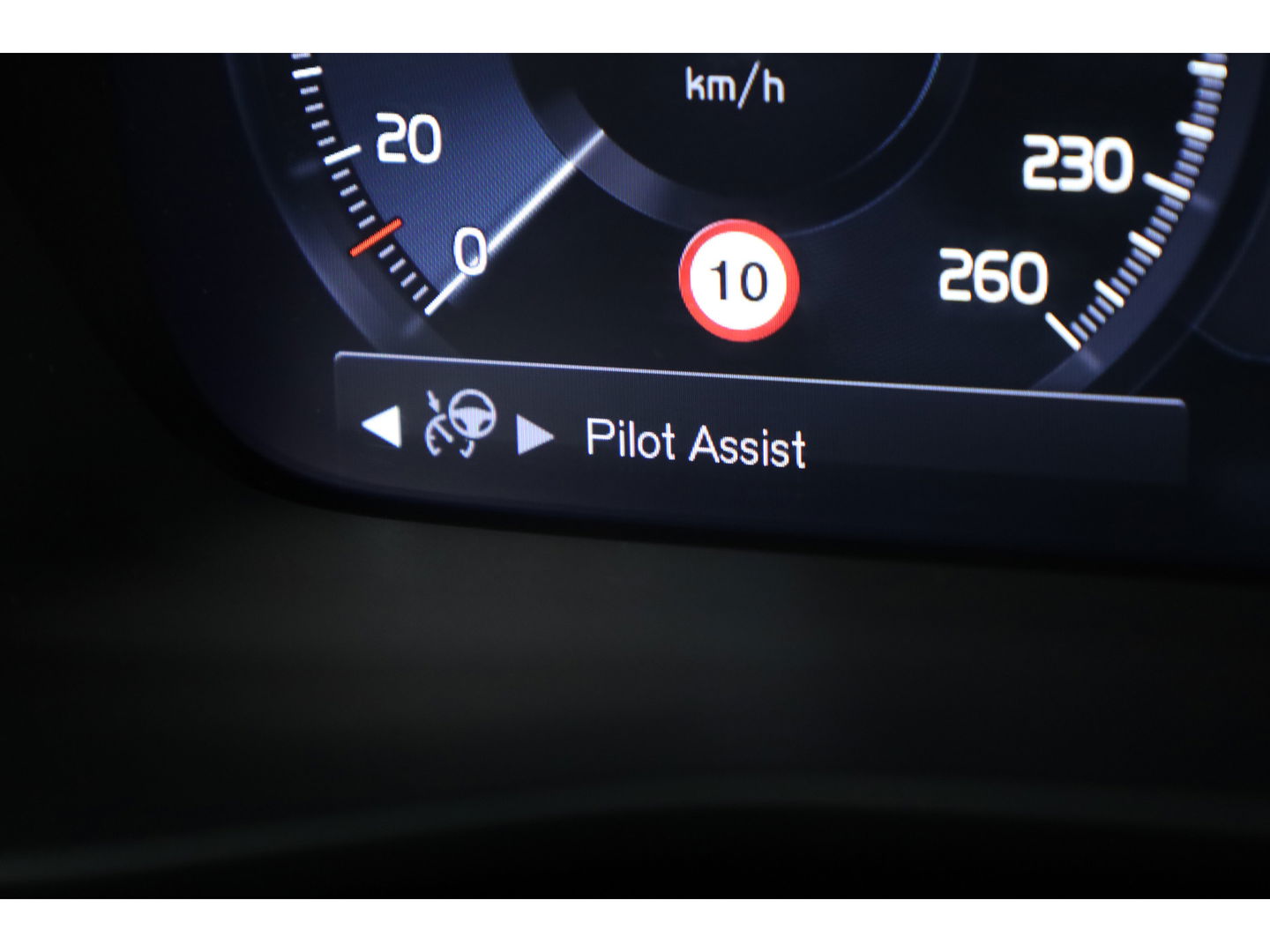 Volvo XC40 T4 Recharge Plus Bright | Navi | Elek. Trekhaak | Pilot Assist | Camera | Stoel- Stuurverw.