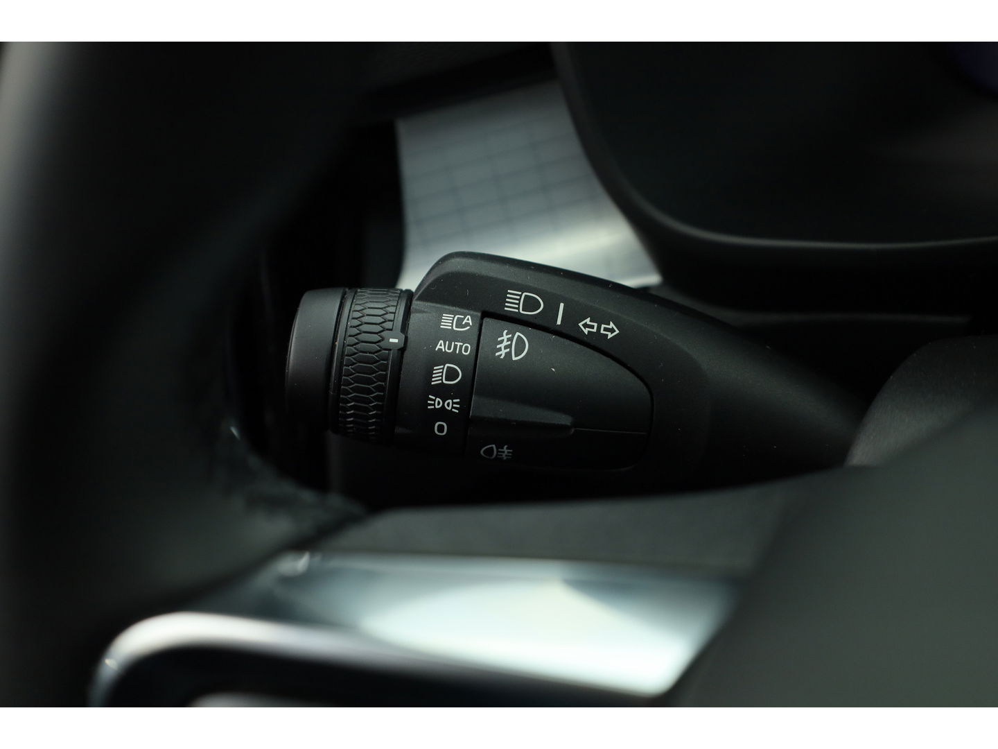 Volvo XC40 T4 Recharge Plus Bright | Navi | Elek. Trekhaak | Pilot Assist | Camera | Stoel- Stuurverw.