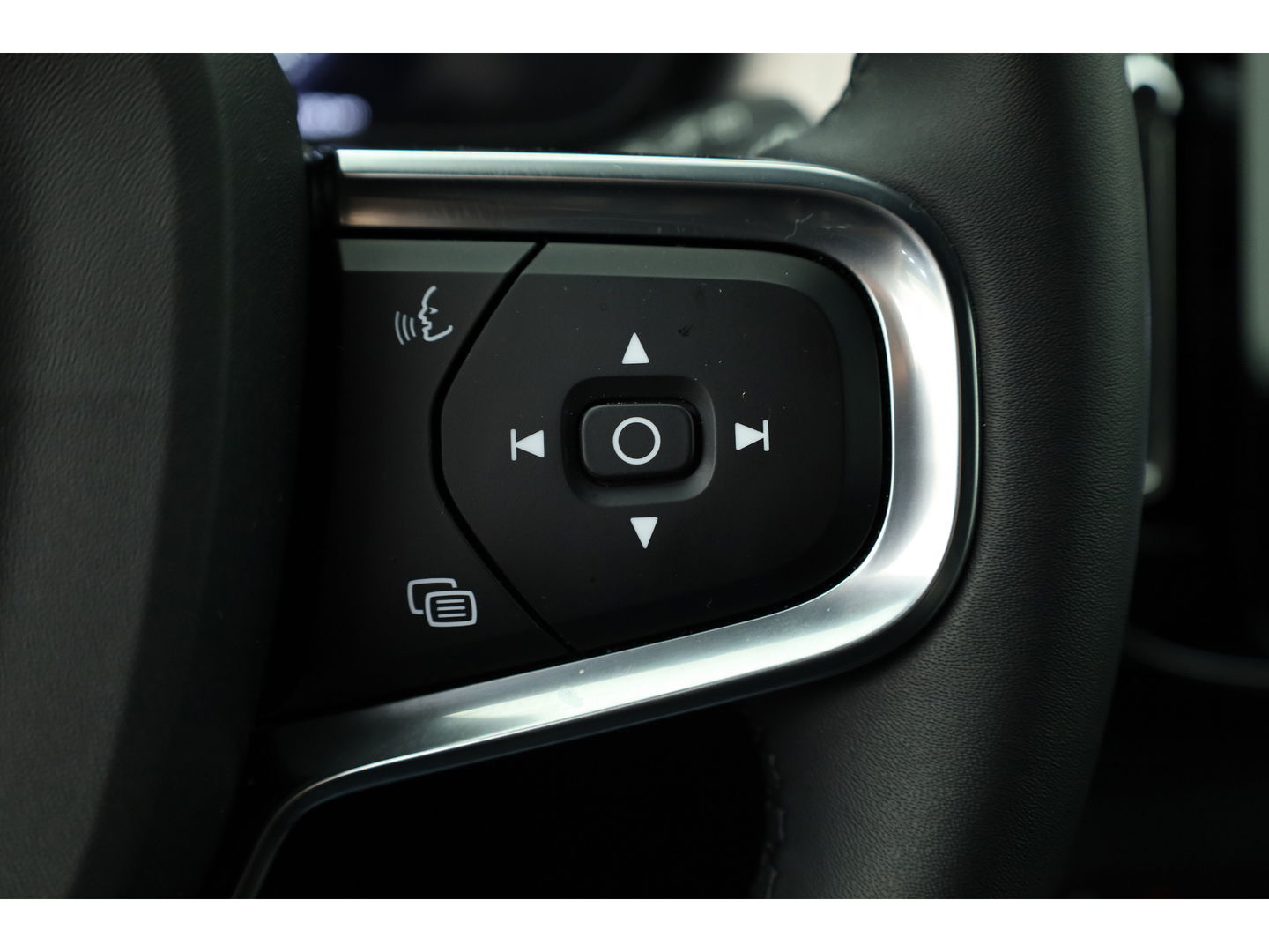 Volvo XC40 T4 Recharge Plus Bright | Navi | Elek. Trekhaak | Pilot Assist | Camera | Stoel- Stuurverw.