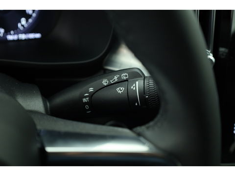 Volvo XC40 T4 Recharge Plus Bright | Navi | Elek. Trekhaak | Pilot Assist | Camera | Stoel- Stuurverw.