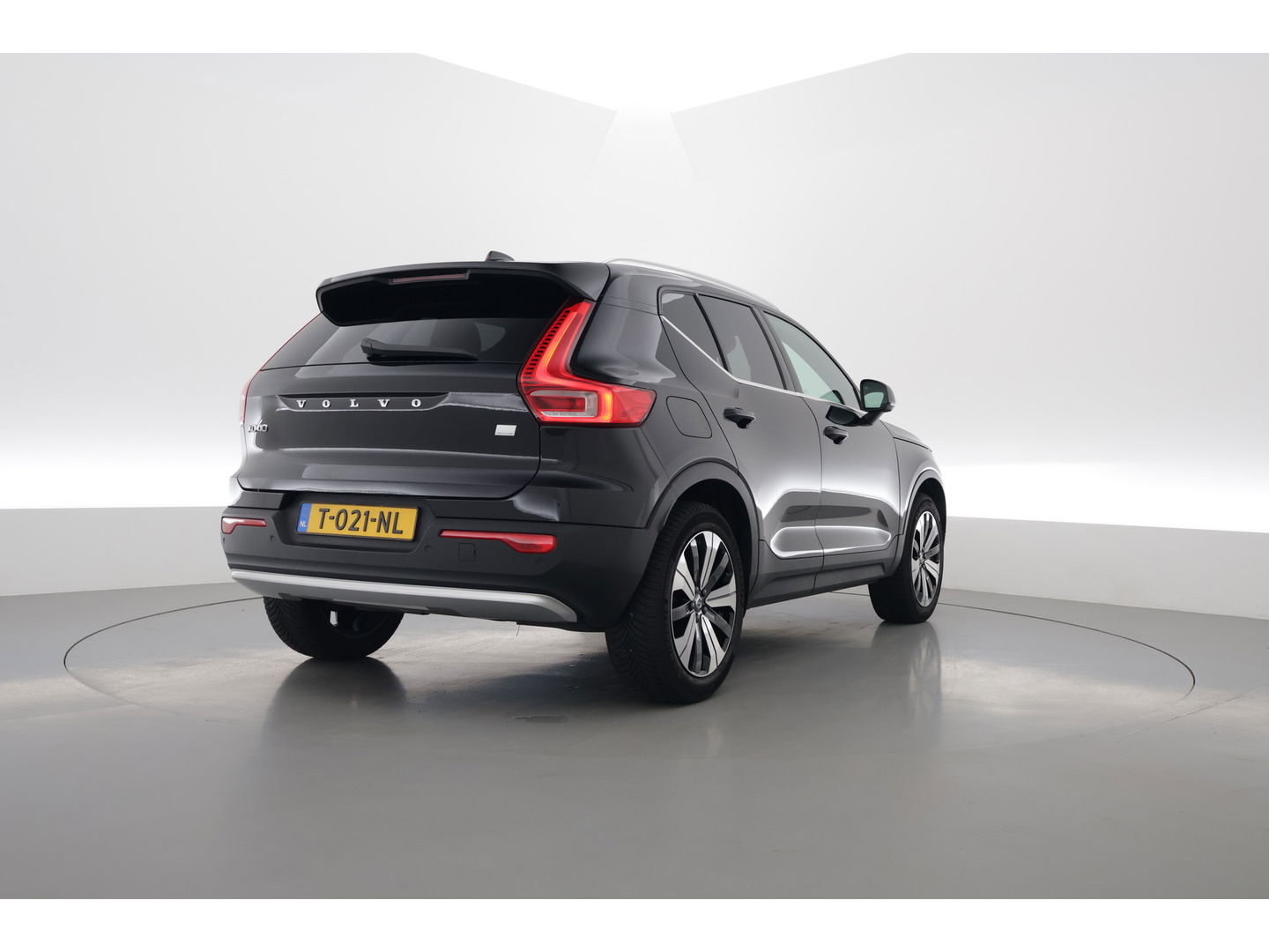 Volvo XC40 T4 Recharge Plus Bright | Navi | Elek. Trekhaak | Pilot Assist | Camera | Stoel- Stuurverw.