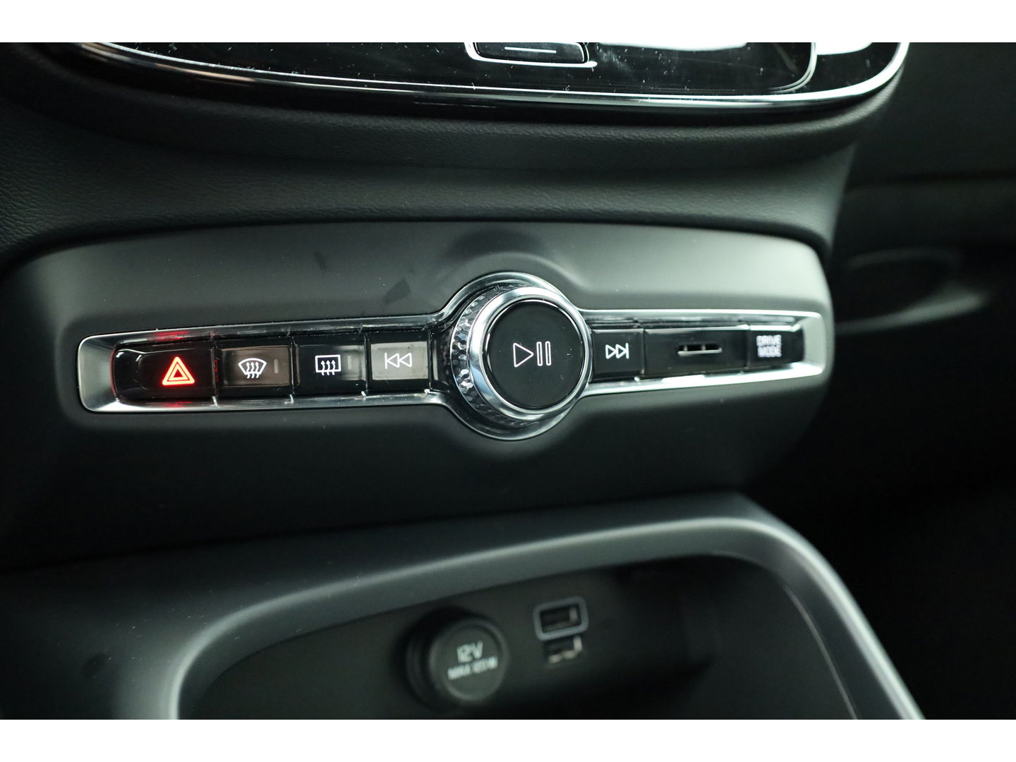 Volvo XC40 T4 Recharge Plus Bright | Navi | Elek. Trekhaak | Pilot Assist | Camera | Stoel- Stuurverw.