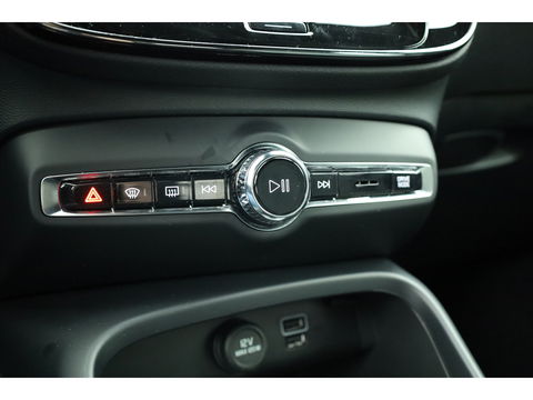 Volvo XC40 T4 Recharge Plus Bright | Navi | Elek. Trekhaak | Pilot Assist | Camera | Stoel- Stuurverw.