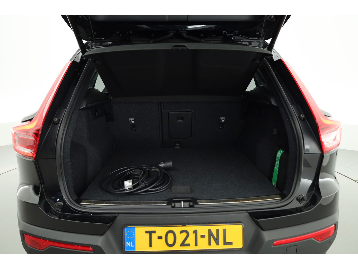 Volvo XC40 T4 Recharge Plus Bright | Navi | Elek. Trekhaak | Pilot Assist | Camera | Stoel- Stuurverw.