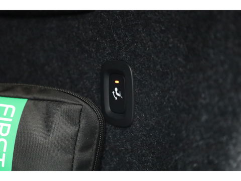 Volvo XC40 T4 Recharge Plus Bright | Navi | Elek. Trekhaak | Pilot Assist | Camera | Stoel- Stuurverw.