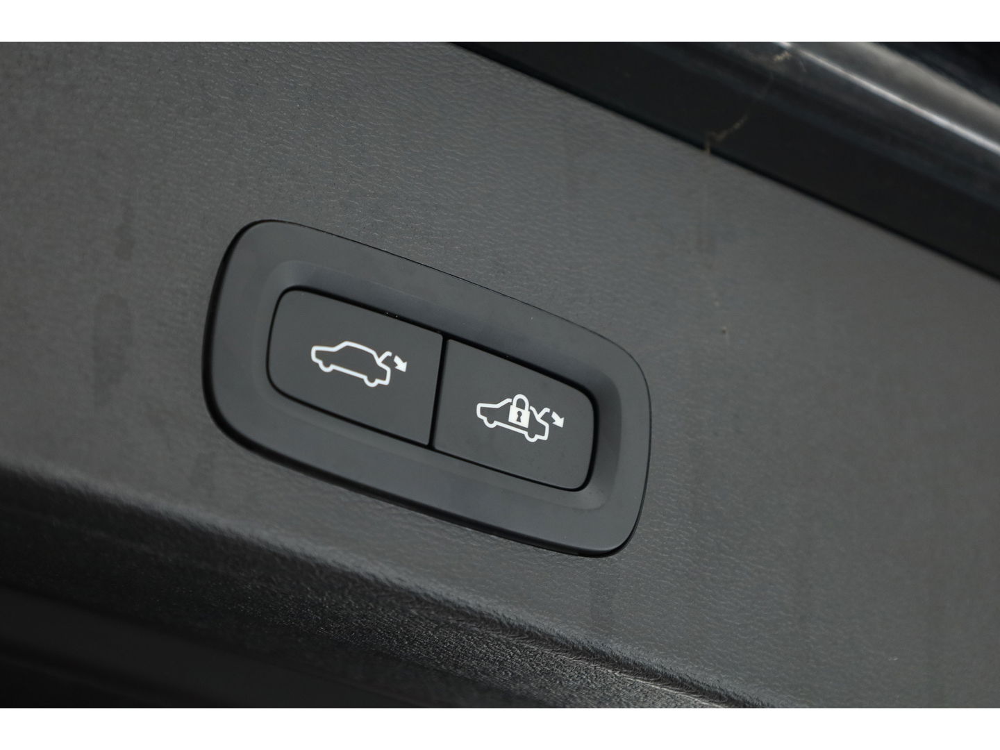Volvo XC40 T4 Recharge Plus Bright | Navi | Elek. Trekhaak | Pilot Assist | Camera | Stoel- Stuurverw.