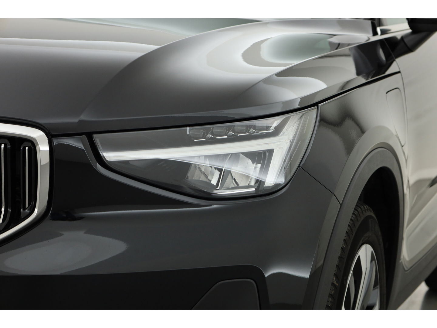 Volvo XC40 T4 Recharge Plus Bright | Navi | Elek. Trekhaak | Pilot Assist | Camera | Stoel- Stuurverw.