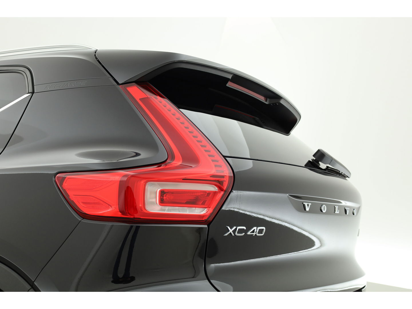 Volvo XC40 T4 Recharge Plus Bright | Navi | Elek. Trekhaak | Pilot Assist | Camera | Stoel- Stuurverw.