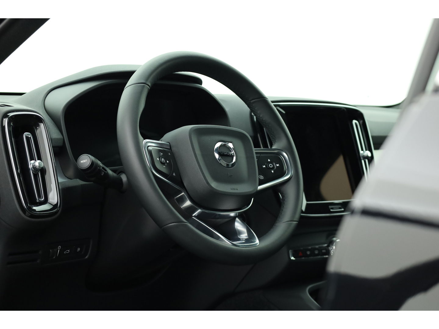 Volvo XC40 T4 Recharge Plus Bright | Navi | Elek. Trekhaak | Pilot Assist | Camera | Stoel- Stuurverw.